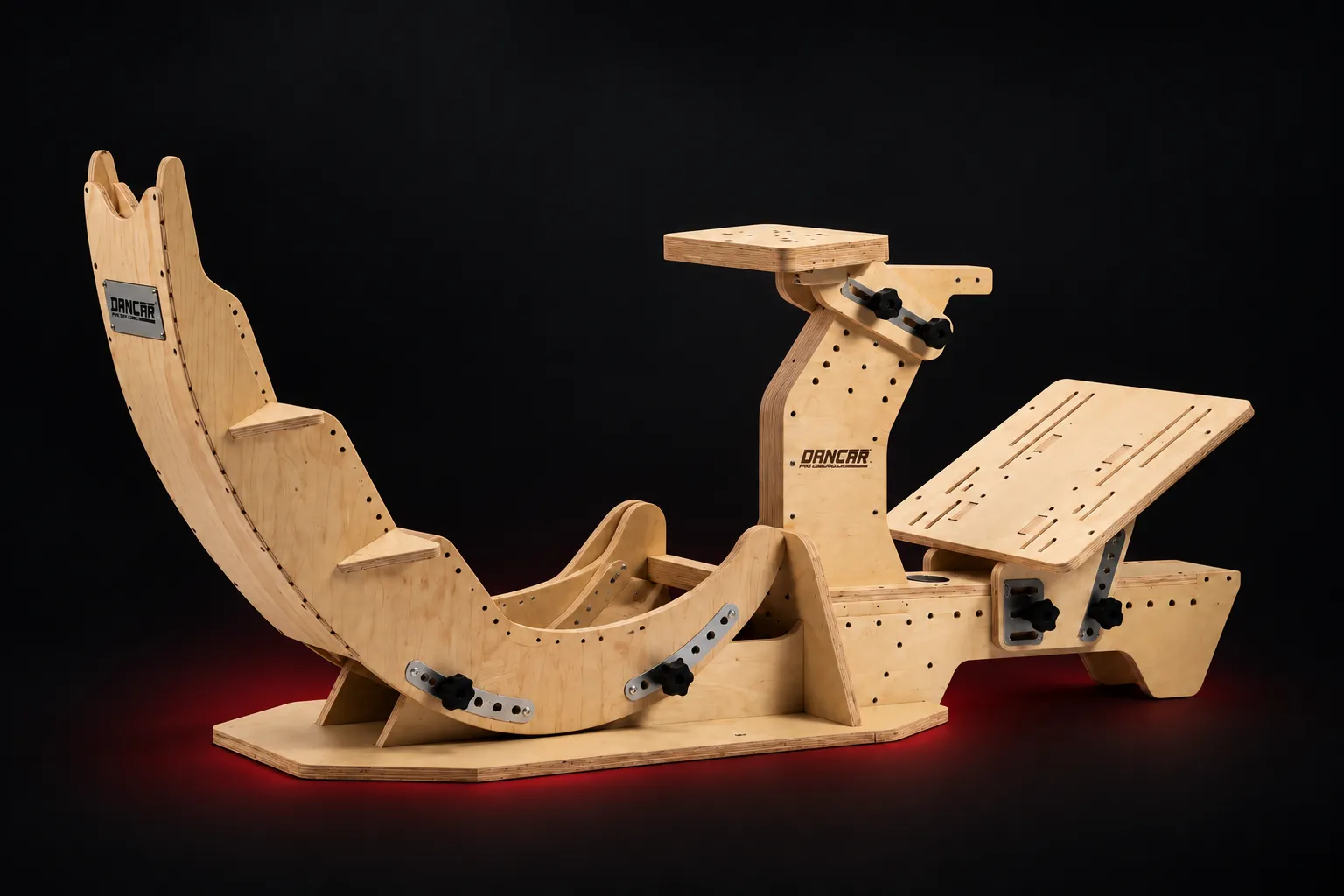 Estructura de madera y asiento del simulador Dancar